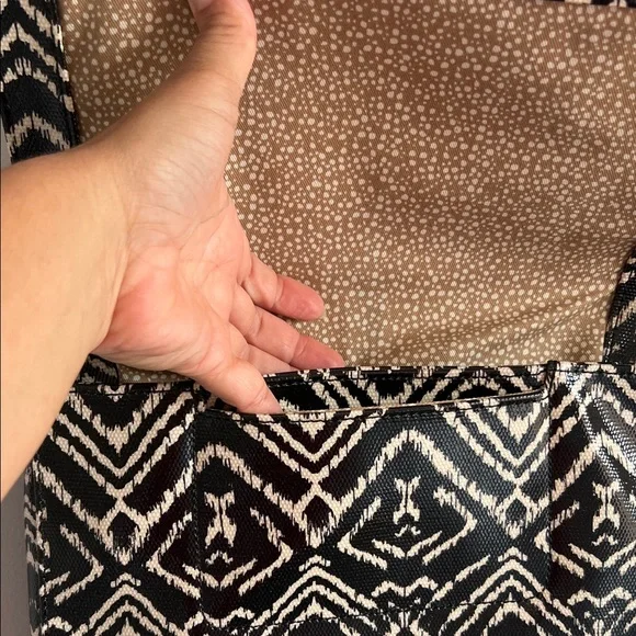 Steve Madden Black and White Clutch with Pink Accent - Picture 10 of 13